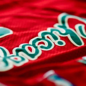 Detail jahitan dan tekstur bahan jersey olahraga dry fit custom produksi Rafsakaos