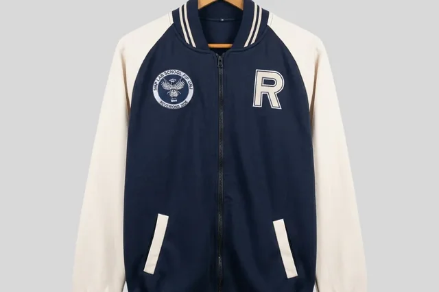Jaket wisuda custom angkatan dengan bordir logo - produksi konveksi Rafsakaos Tangerang Selatan
